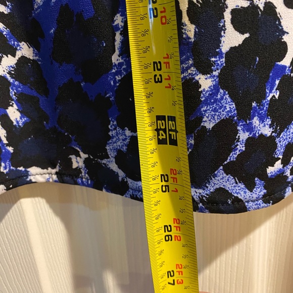 Ladies skirt and blouse - Picture 4 of 6